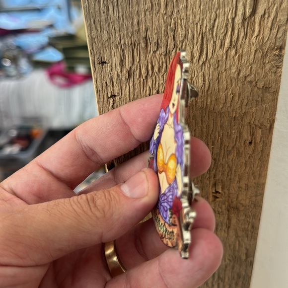 Jessica Rabbit “Once Upon a Dream” LE 88 Fantasy Jumbo pin - Picture 6 of 6